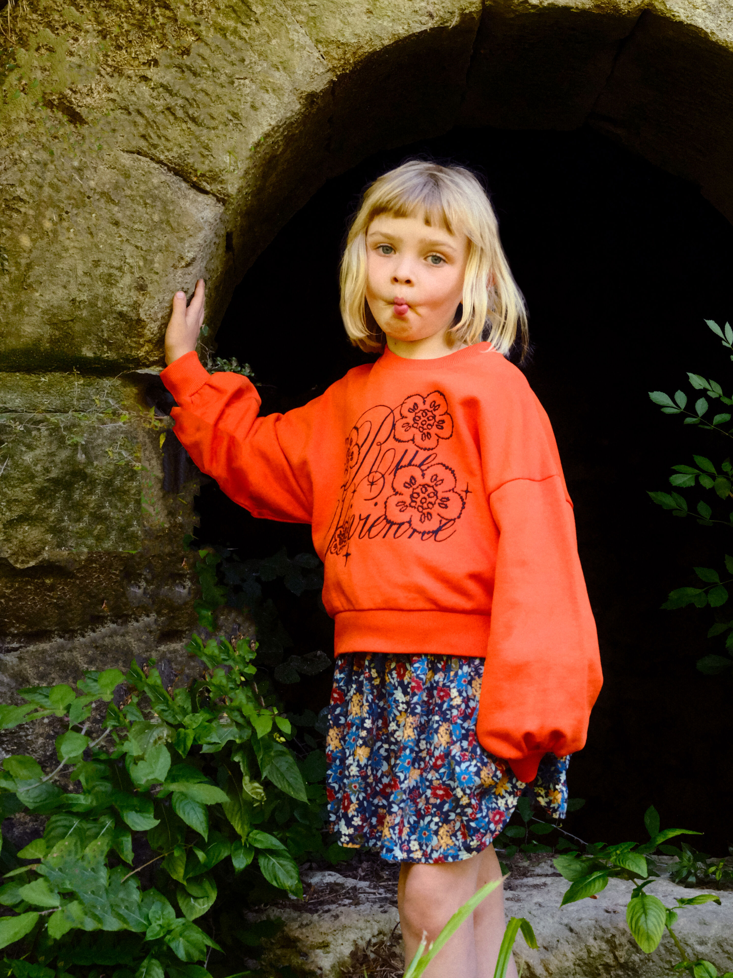 Look hivernal enfant avec &eacute;charpe et manteau BOSS style heritage