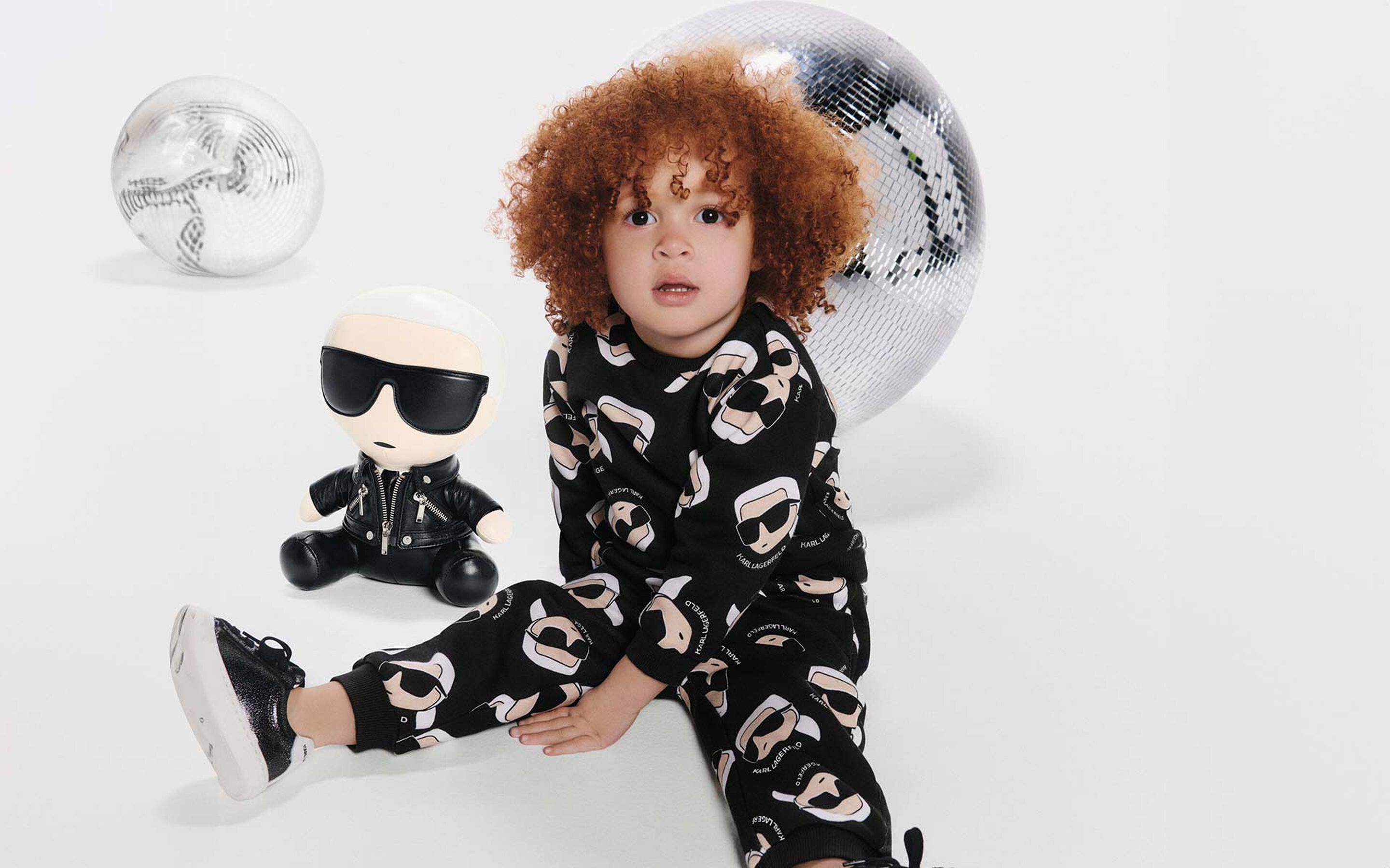 Les v&ecirc;tements et accessoires pour b&eacute;b&eacute;s de la marque KARL LAGERFELD KIDS sur Kids around	
