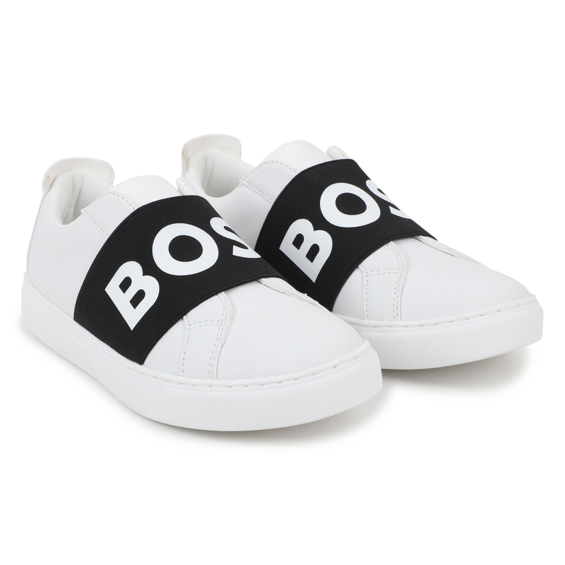 De sneaker van de faux BOSS 
                        JONGEN