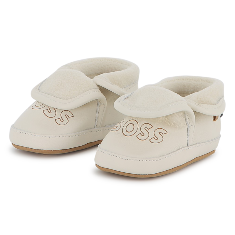 Chaussons souples en cuir de mouton BOSS 
                        UNISEXE