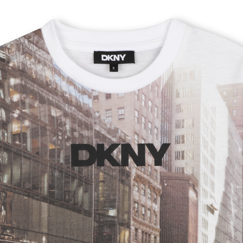 T-shirt met korte mouwen DKNY 
                        BOY