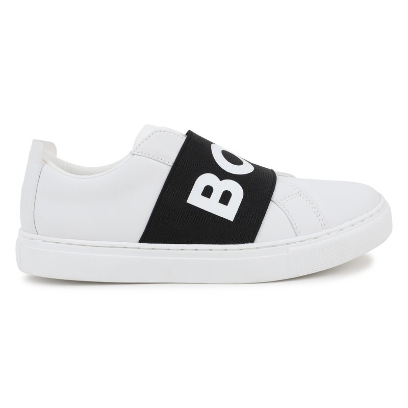 De sneaker van de faux BOSS 
                        JONGEN