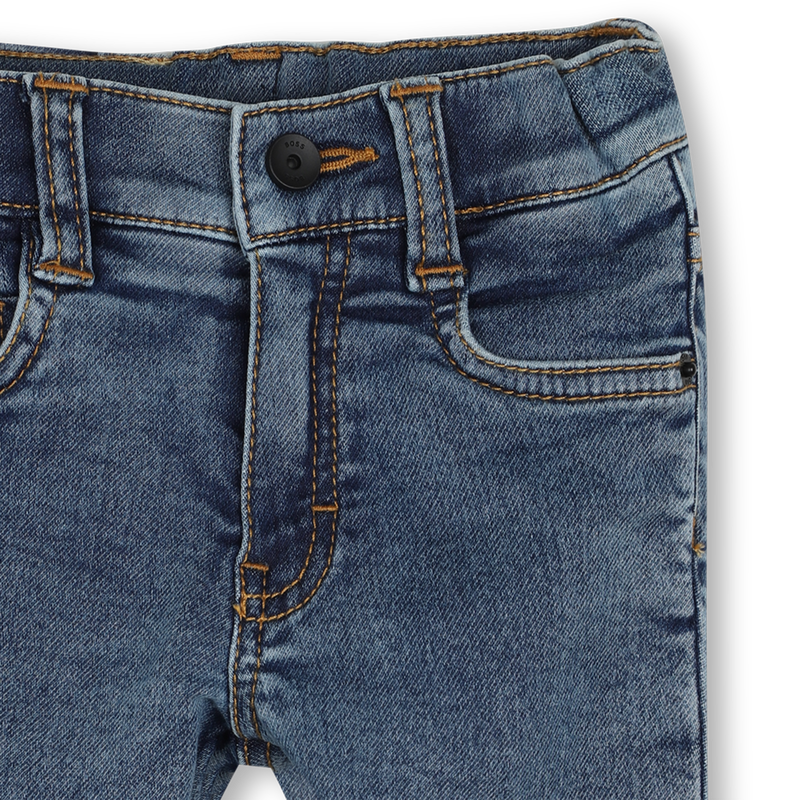 JEAN AVEC RIVETS À L'ARRIÈRE BOSS 
                        GARCON