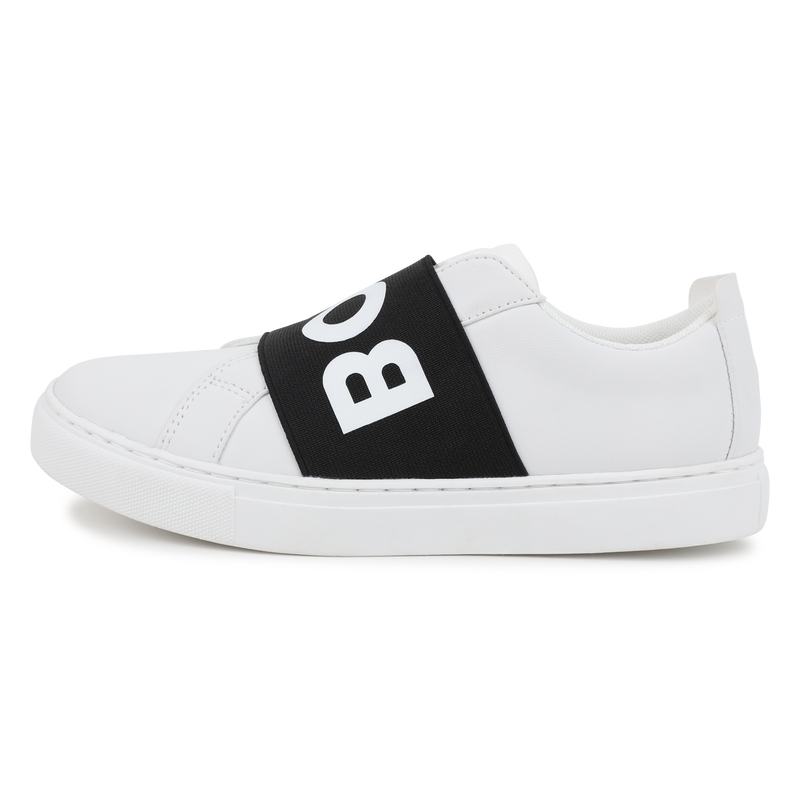 De sneaker van de faux BOSS 
                        JONGEN