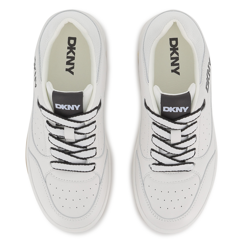 SNEAKERS MET VETERS DKNY 
                        BOY