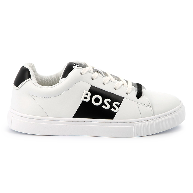 Baskets lac&eacute;es en cuir