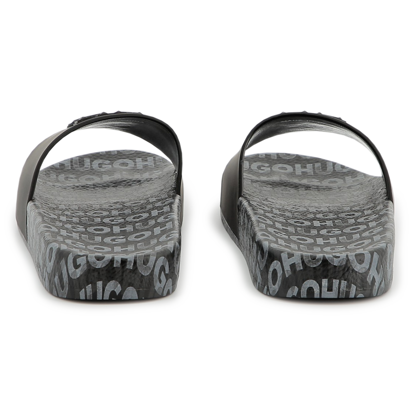 Lichte slippers met badges HUGO 
                        BOY