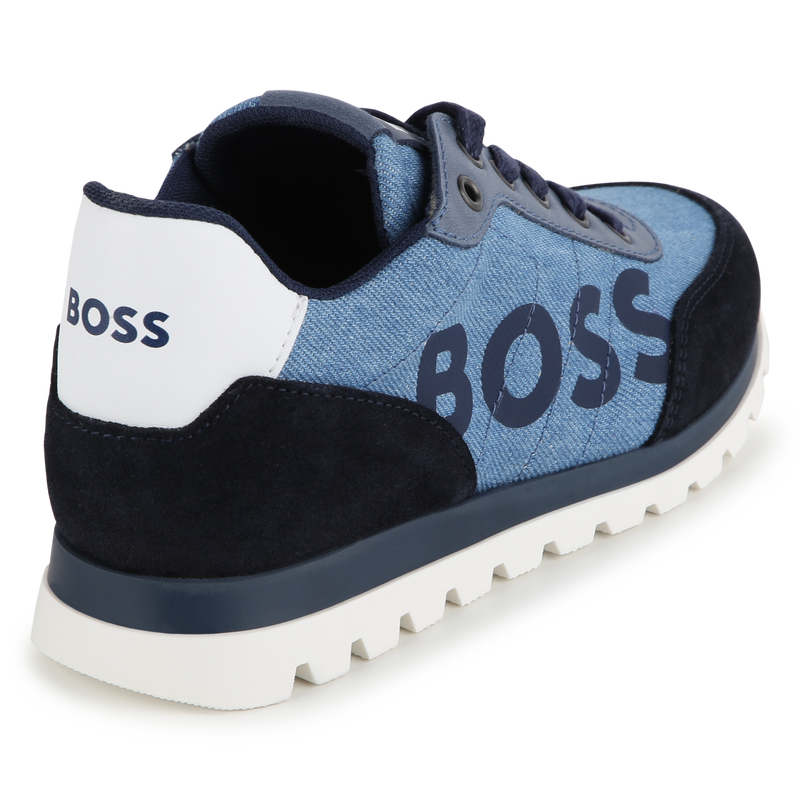 Sneakers met veters