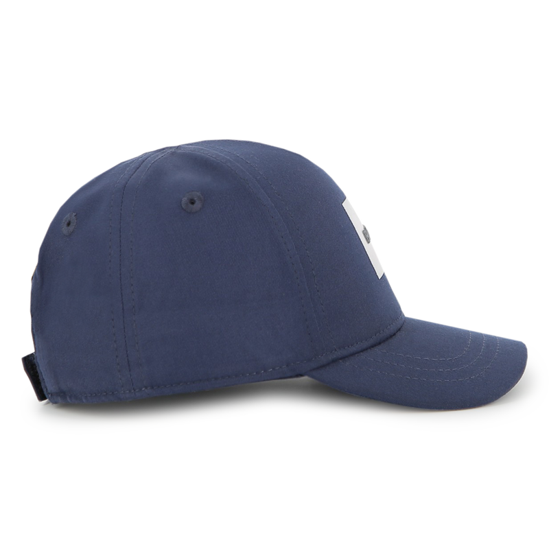 CASQUETTE AVEC FERMETURE AUTO AGRIPPANTE BOSS 
                        GARCON