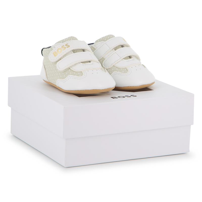 CHAUSSONS EN CUIR DE MOUTON BOSS 
                        GARCON