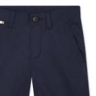 Gevoerde chino bermuda BOSS 
                    BOY