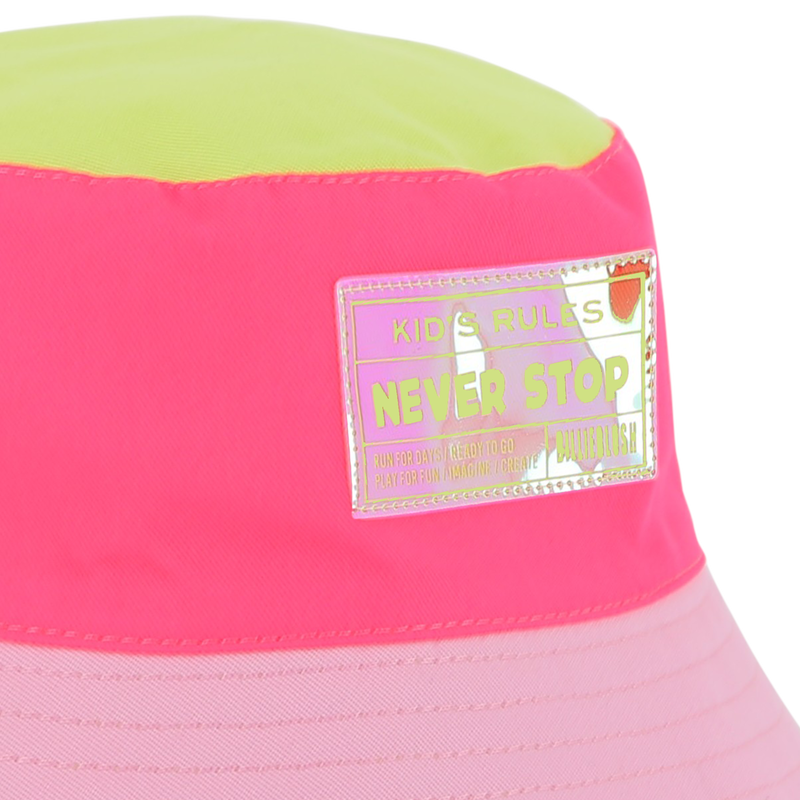 BUCKET HAT MET BADGE BILLIEBLUSH 
                        GIRL