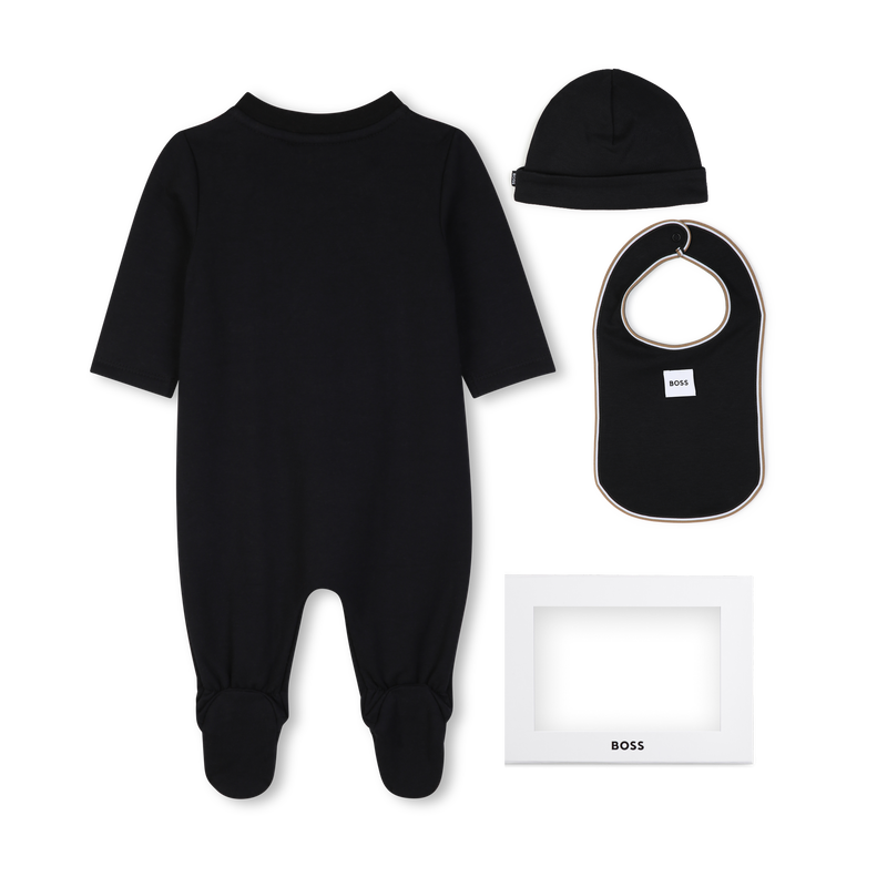 Pyjama set, muts en slabbetje BOSS 
                        JONGEN