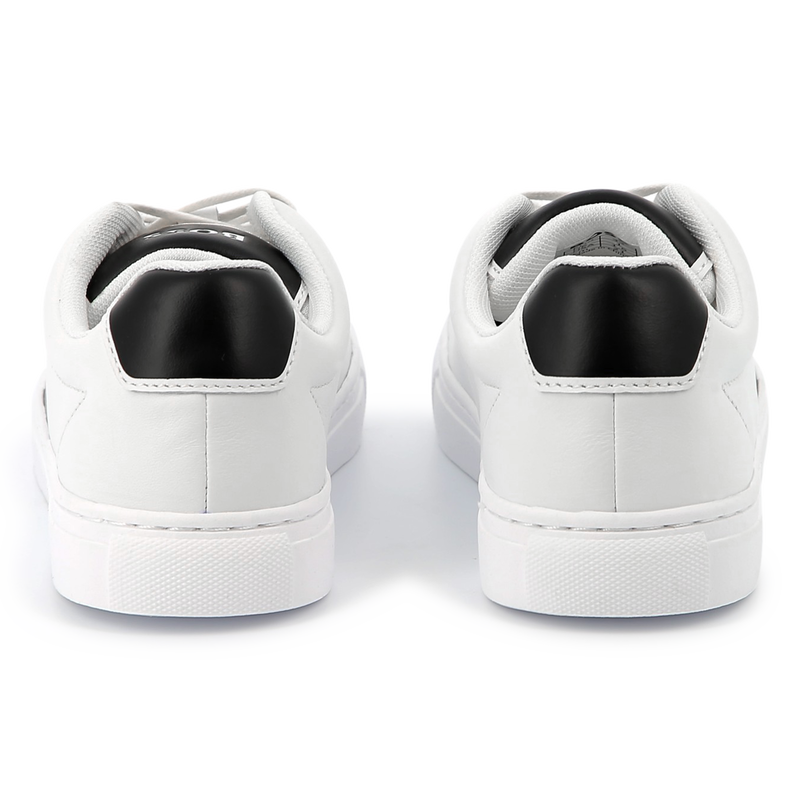 Baskets lac&eacute;es en cuir