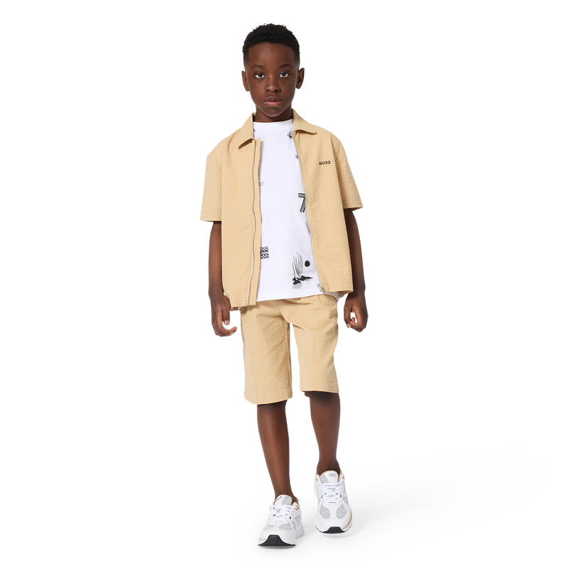 BERMUDA VAN LICHTGEWICHT STOF MET RELI&Euml;F BOSS 
                        BOY