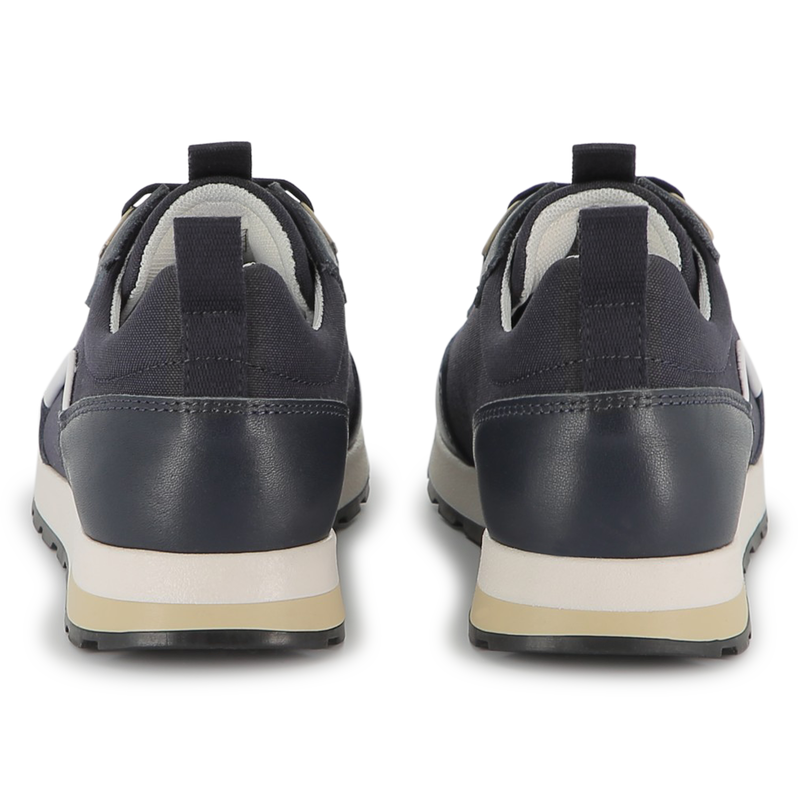 Baskets bimati&egrave;res &agrave; lacets