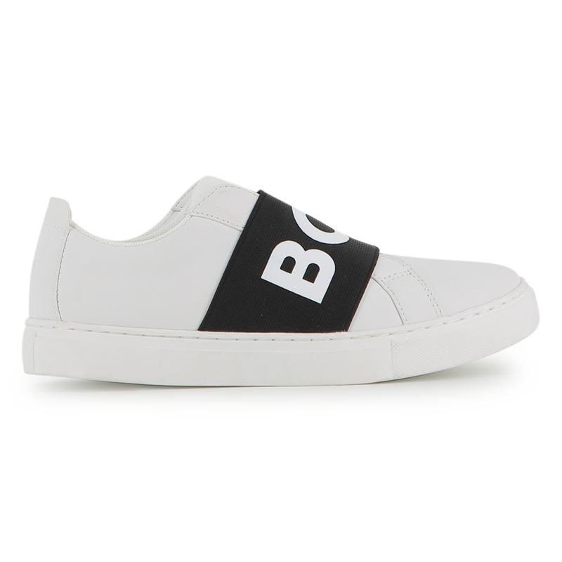 De sneaker van de faux BOSS 
                        JONGEN