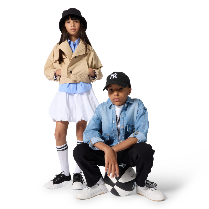 SNEAKERS MET VETERS DKNY 
                        BOY