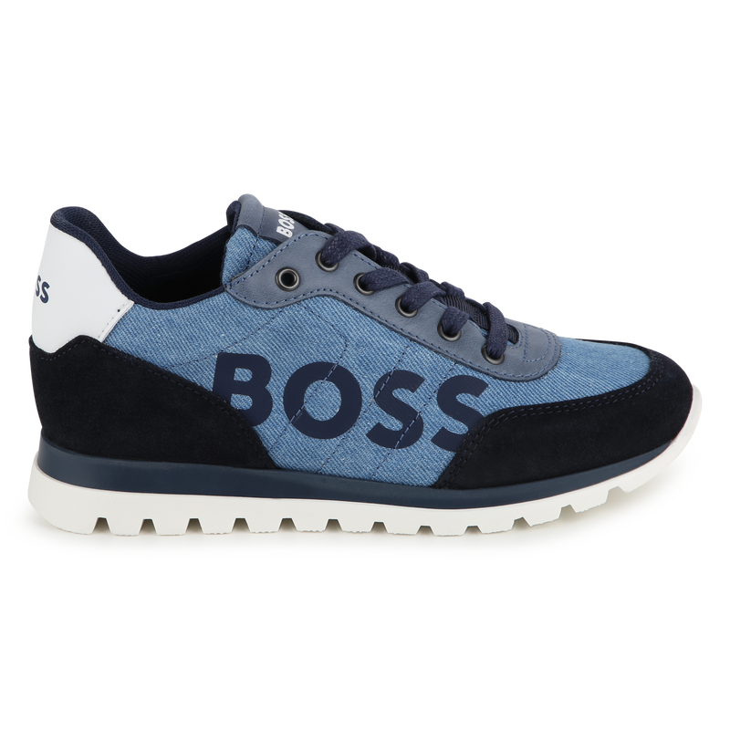 Sneakers met veters