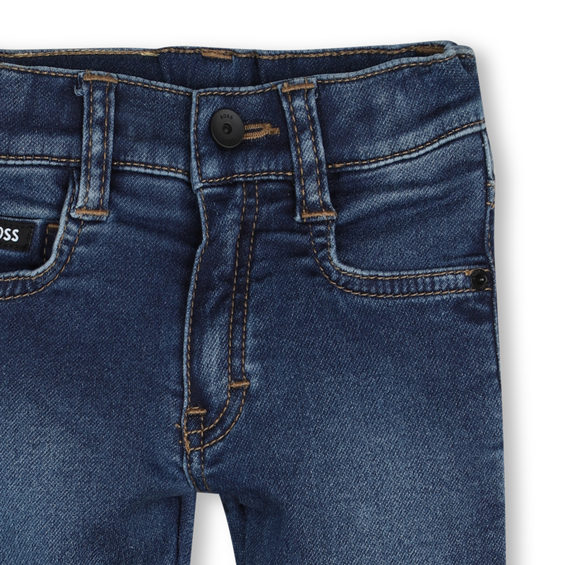 JEAN AVEC RIVETS À L'ARRIÈRE BOSS 
                        GARCON