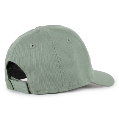 CASQUETTE AVEC FERMETURE AUTO AGRIPPANTE BOSS GARCON