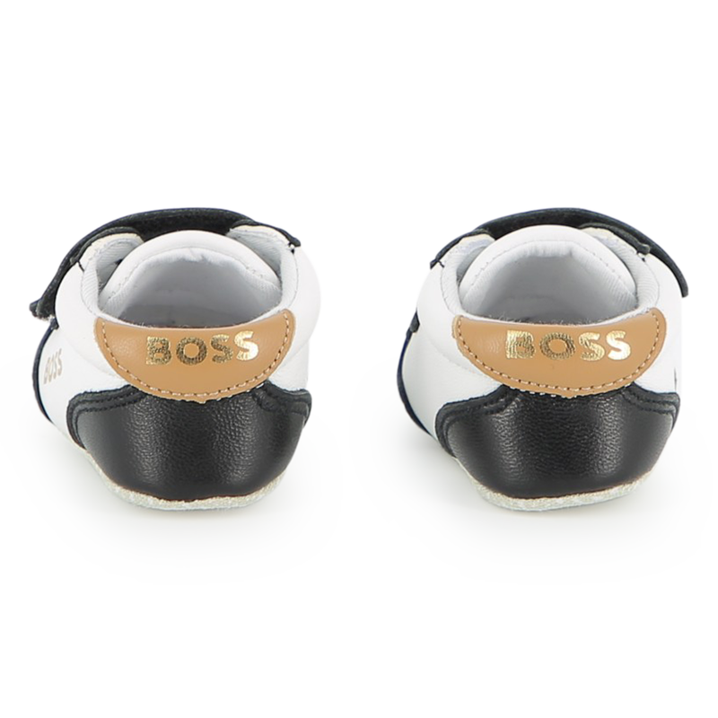 CHAUSSONS EN CUIR DE MOUTON BOSS 
                        GARCON